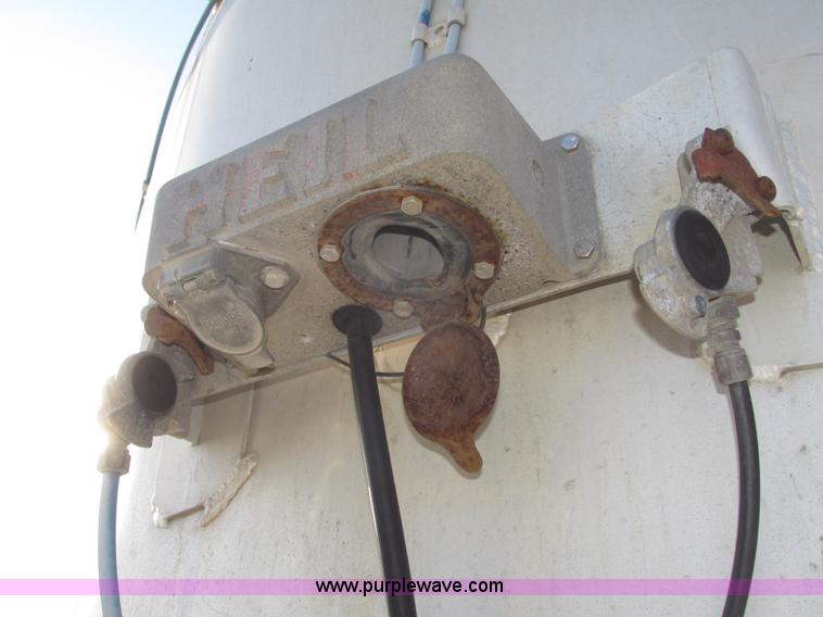 image for item H4710 1975 Heil 40' tanker trailer