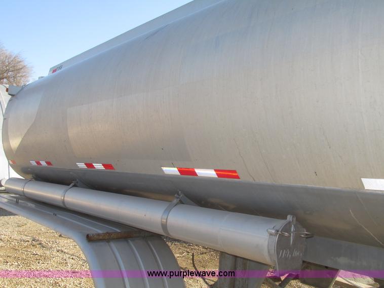 image for item H4710 1975 Heil 40' tanker trailer