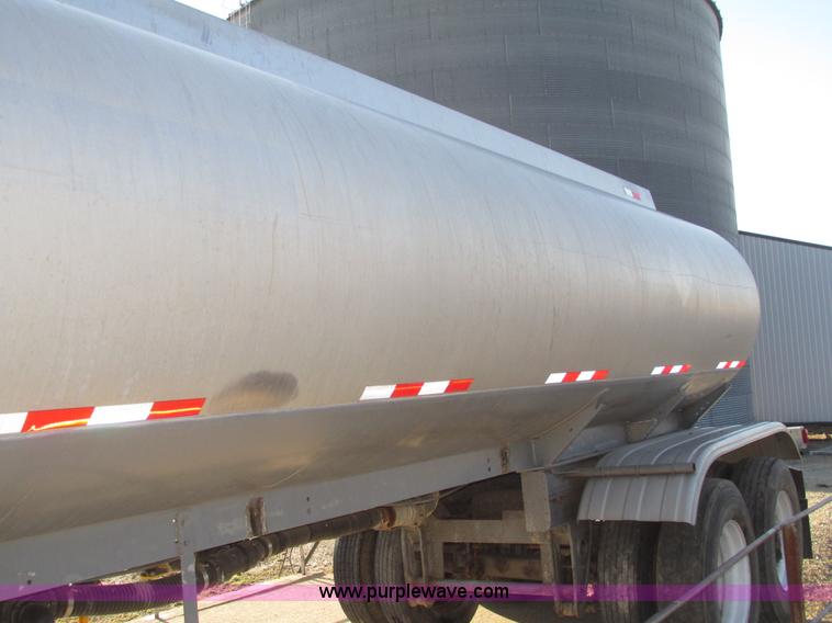 image for item H4710 1975 Heil 40' tanker trailer