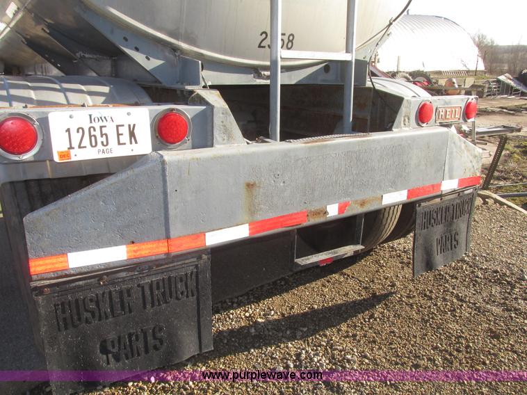 image for item H4710 1975 Heil 40' tanker trailer
