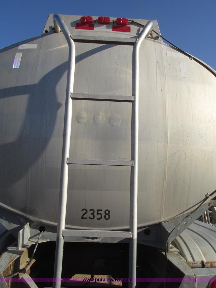 image for item H4710 1975 Heil 40' tanker trailer