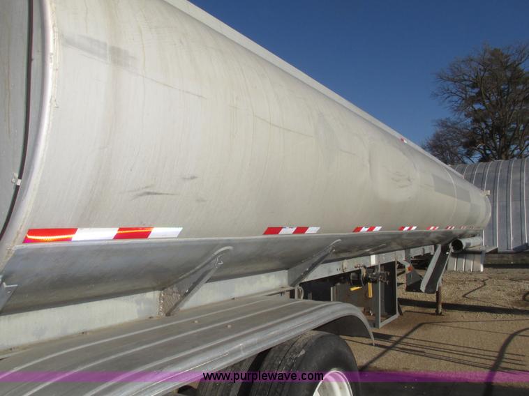 image for item H4710 1975 Heil 40' tanker trailer