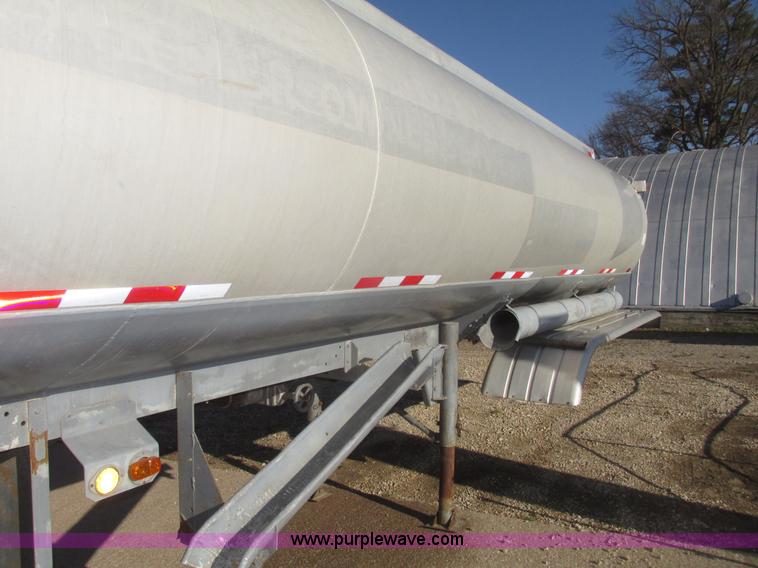 image for item H4710 1975 Heil 40' tanker trailer