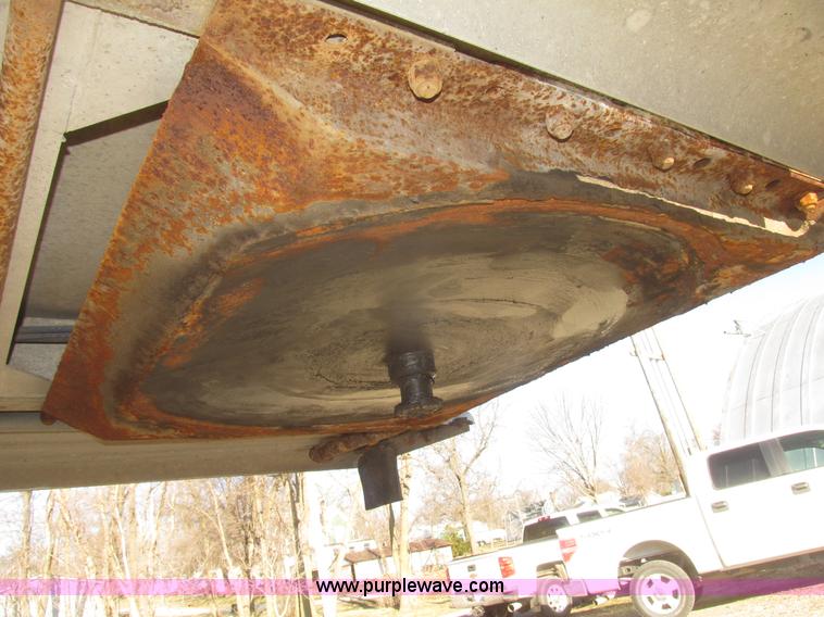 image for item H4710 1975 Heil 40' tanker trailer