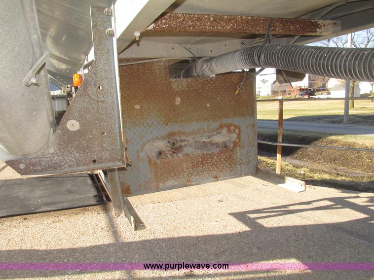 image for item H4710 1975 Heil 40' tanker trailer