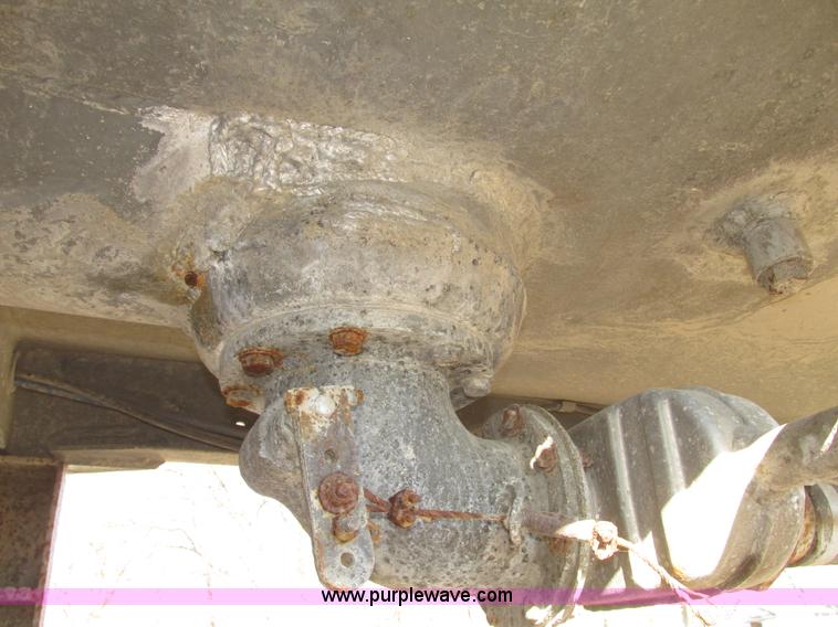 image for item H4710 1975 Heil 40' tanker trailer