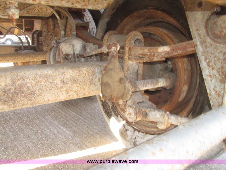 image for item H4710 1975 Heil 40' tanker trailer