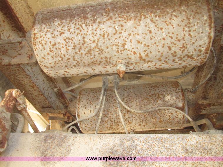 image for item H4710 1975 Heil 40' tanker trailer