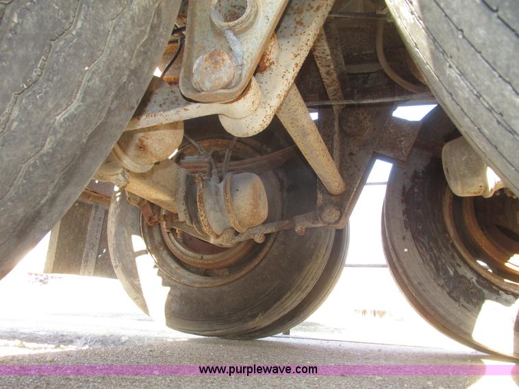 image for item H4710 1975 Heil 40' tanker trailer