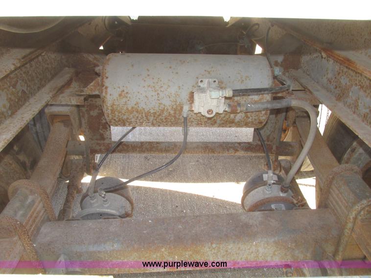 image for item H4710 1975 Heil 40' tanker trailer