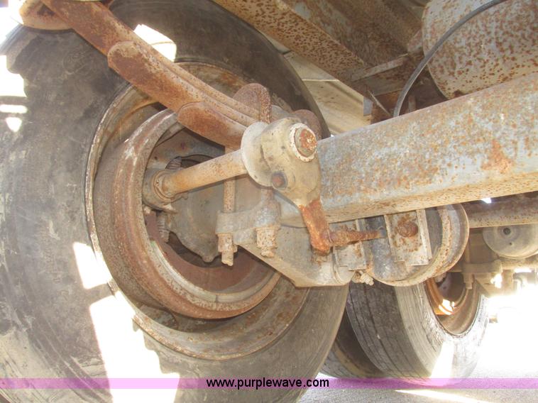 image for item H4710 1975 Heil 40' tanker trailer