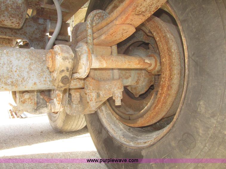 image for item H4710 1975 Heil 40' tanker trailer