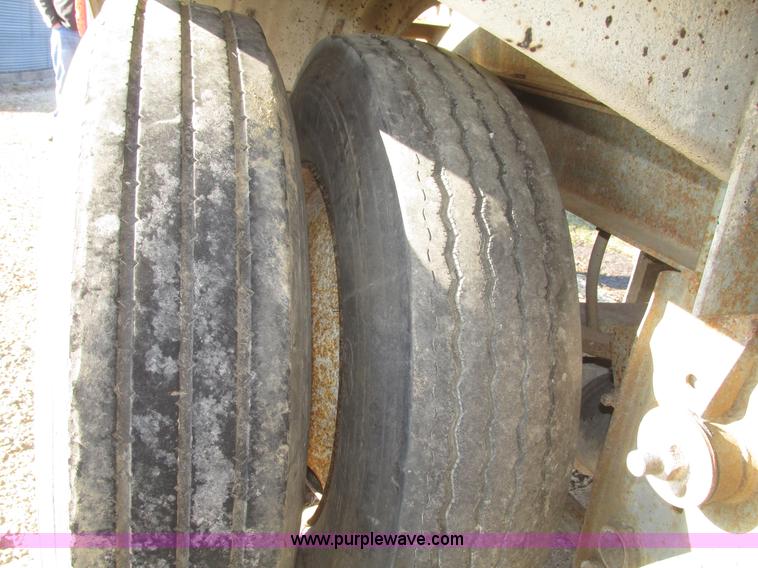 image for item H4710 1975 Heil 40' tanker trailer