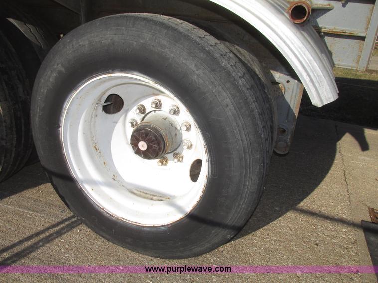 image for item H4710 1975 Heil 40' tanker trailer