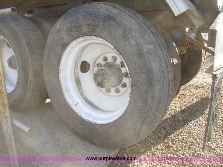 image for item H4710 1975 Heil 40' tanker trailer