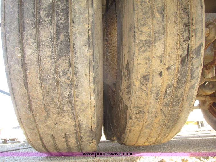 image for item H4710 1975 Heil 40' tanker trailer