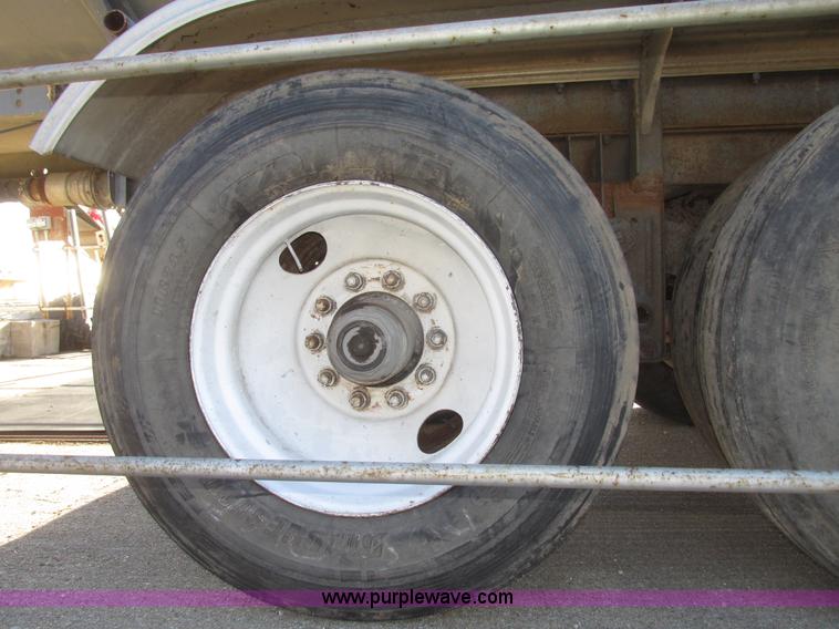 image for item H4710 1975 Heil 40' tanker trailer