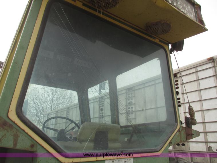 image for item H4712 John Deere 4020 tractor