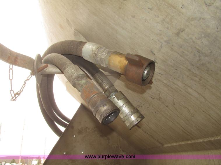 image for item H4719 1998 Ledwell bulk feed trailer