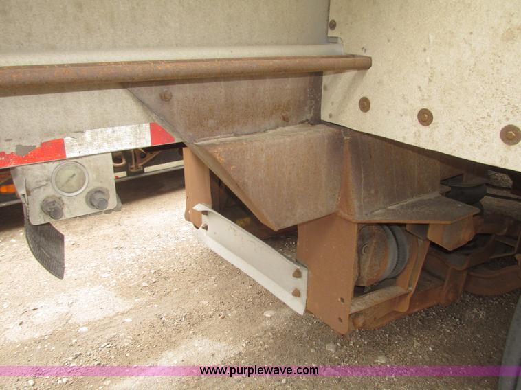image for item H4719 1998 Ledwell bulk feed trailer