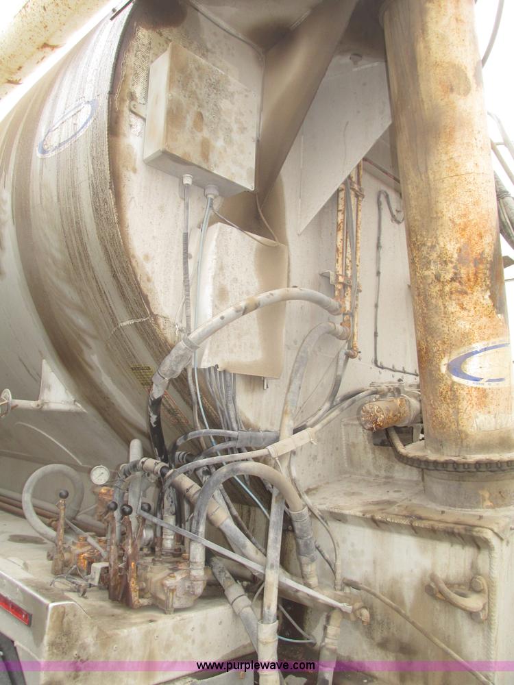 image for item H4719 1998 Ledwell bulk feed trailer