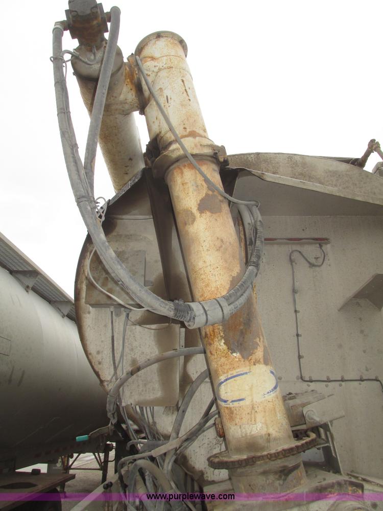 image for item H4719 1998 Ledwell bulk feed trailer