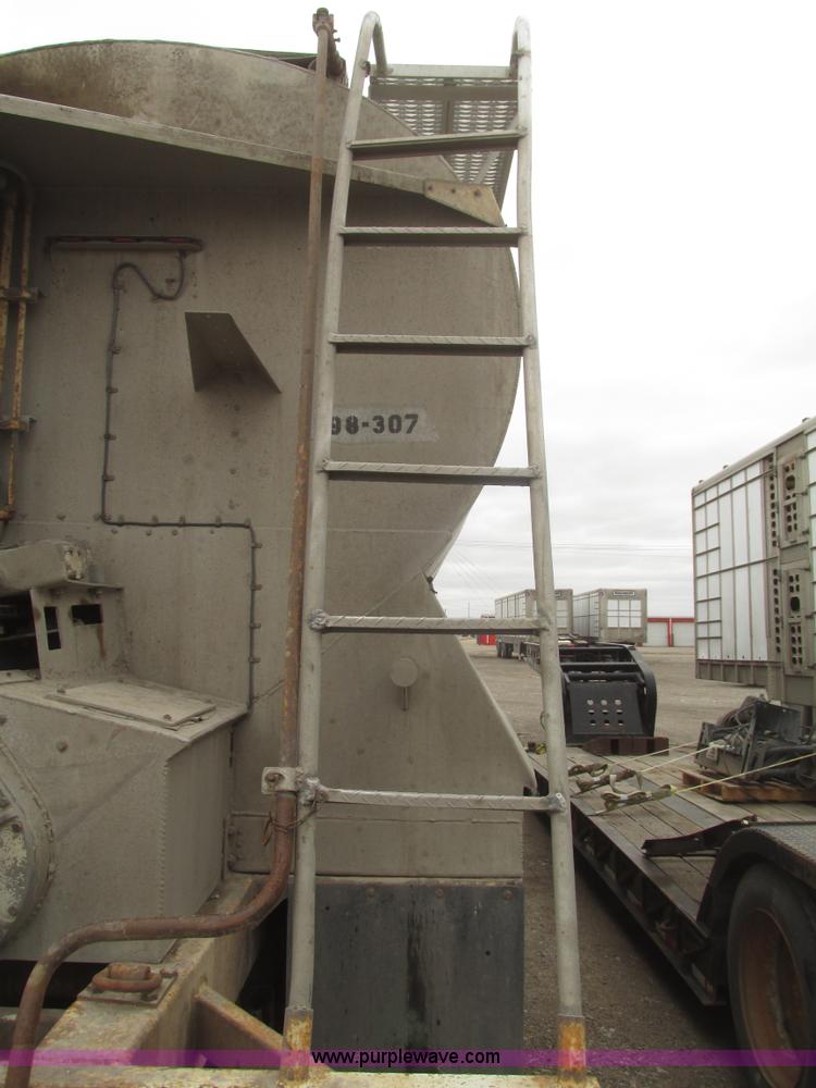 image for item H4719 1998 Ledwell bulk feed trailer