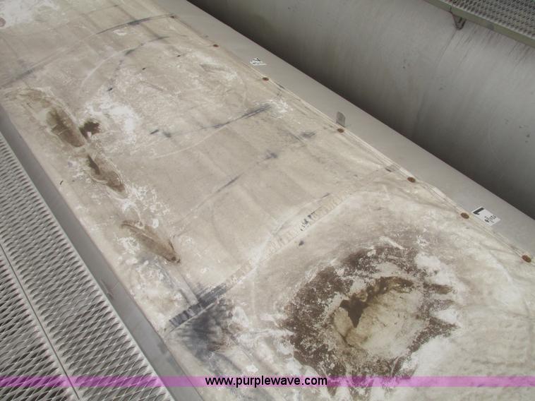 image for item H4719 1998 Ledwell bulk feed trailer