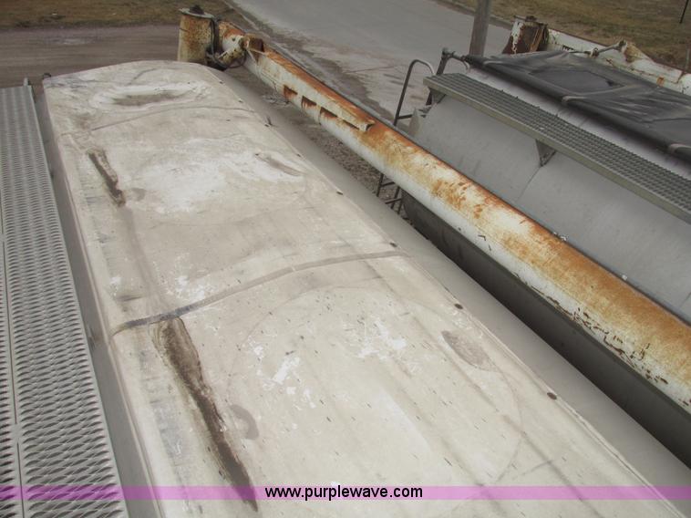 image for item H4719 1998 Ledwell bulk feed trailer