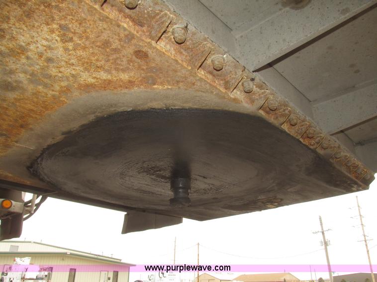 image for item H4719 1998 Ledwell bulk feed trailer