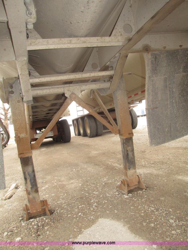 image for item H4719 1998 Ledwell bulk feed trailer