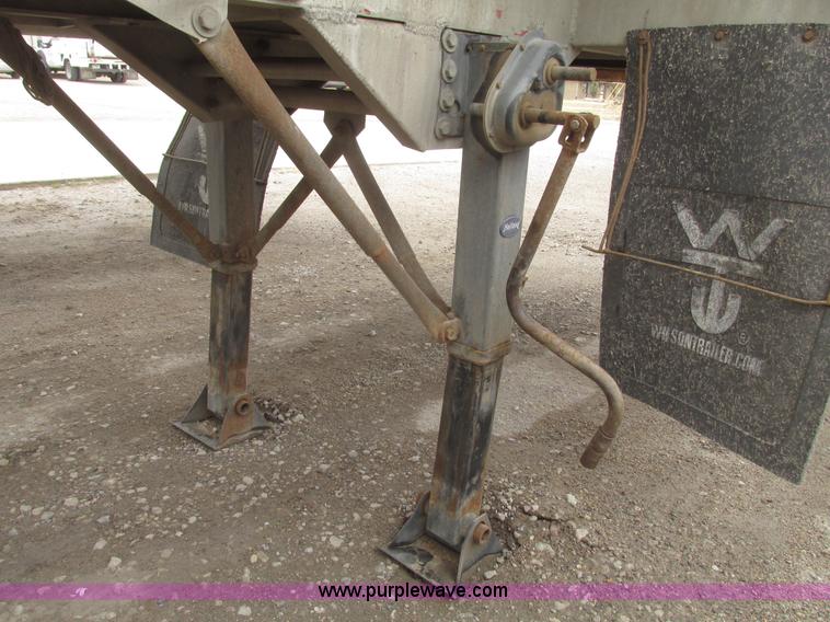 image for item H4719 1998 Ledwell bulk feed trailer