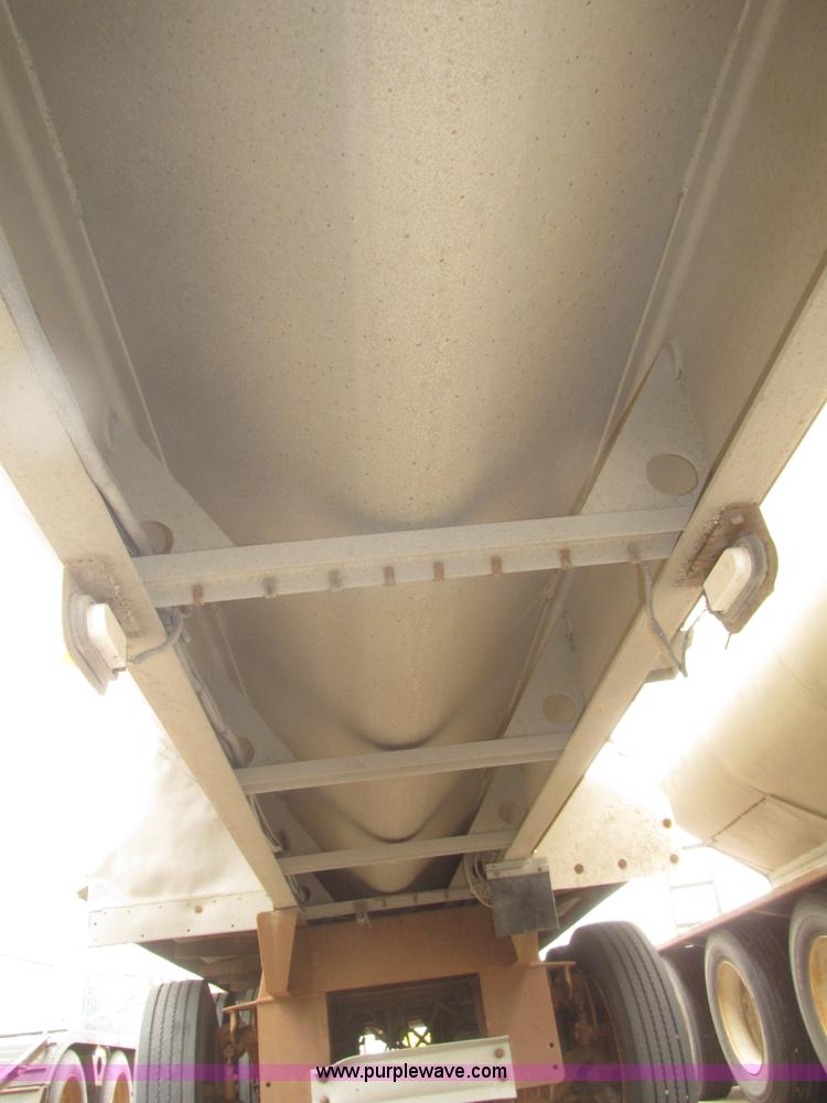 image for item H4719 1998 Ledwell bulk feed trailer