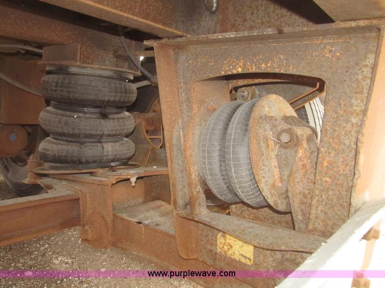 image for item H4719 1998 Ledwell bulk feed trailer