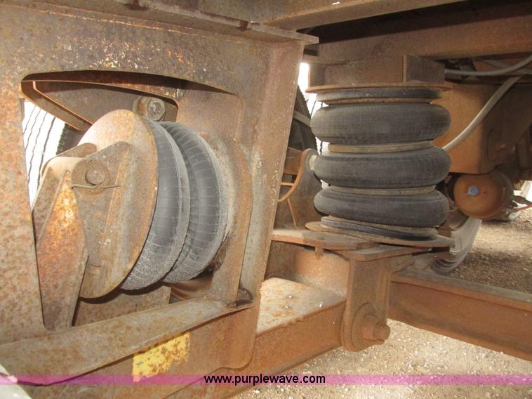 image for item H4719 1998 Ledwell bulk feed trailer