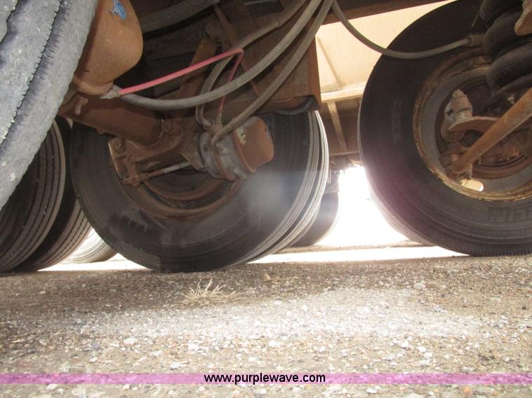 image for item H4719 1998 Ledwell bulk feed trailer