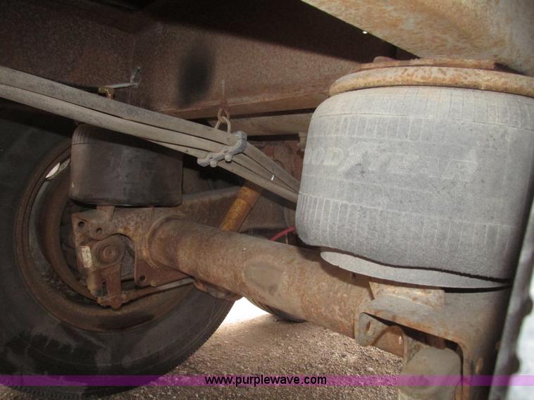 image for item H4719 1998 Ledwell bulk feed trailer