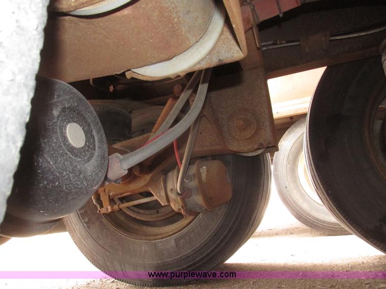 image for item H4719 1998 Ledwell bulk feed trailer