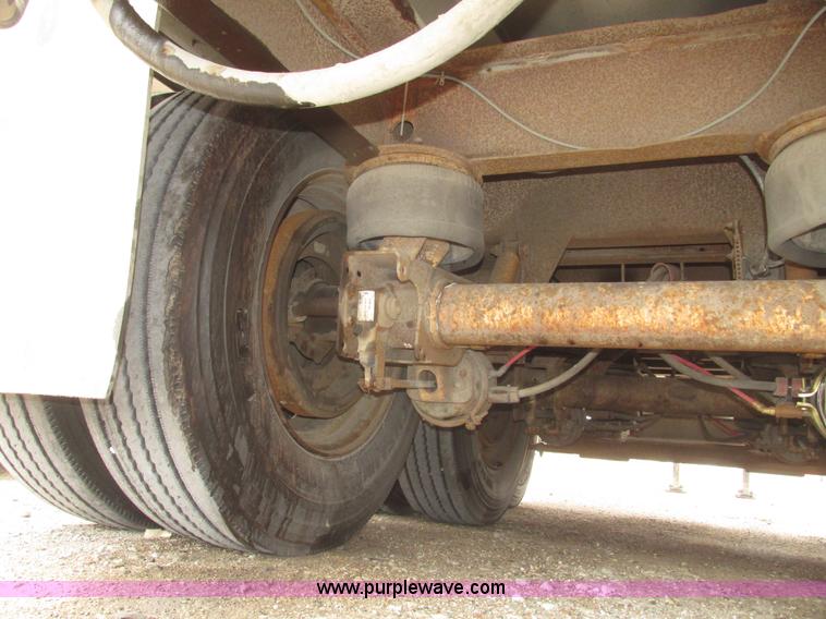 image for item H4719 1998 Ledwell bulk feed trailer