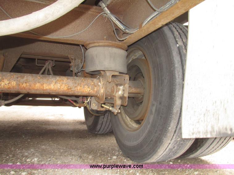 image for item H4719 1998 Ledwell bulk feed trailer