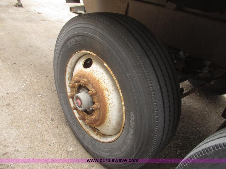 image for item H4719 1998 Ledwell bulk feed trailer