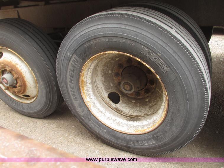 image for item H4719 1998 Ledwell bulk feed trailer