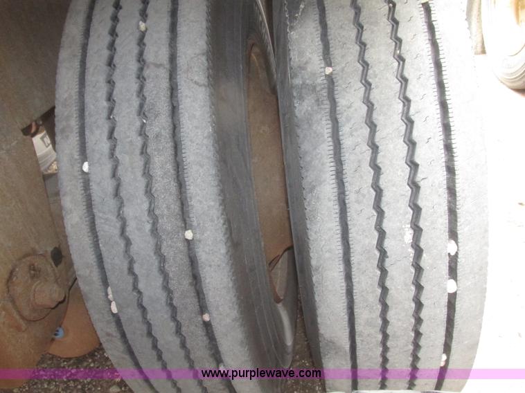 image for item H4719 1998 Ledwell bulk feed trailer