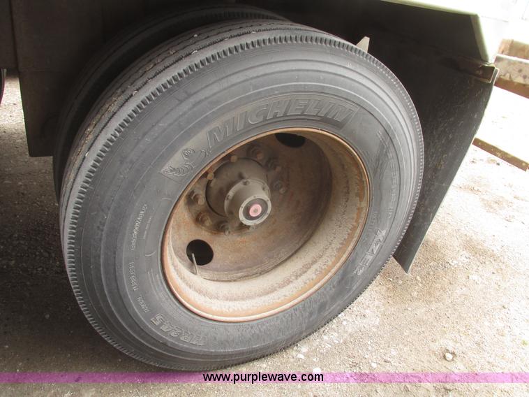 image for item H4719 1998 Ledwell bulk feed trailer