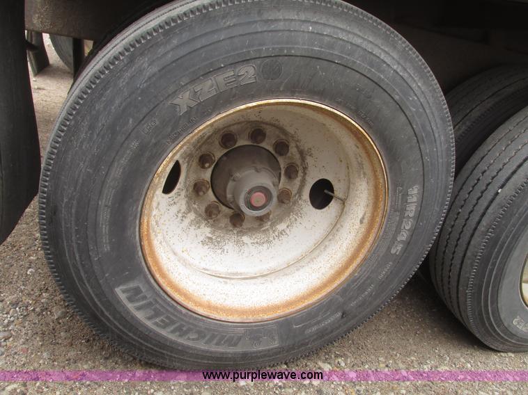 image for item H4719 1998 Ledwell bulk feed trailer