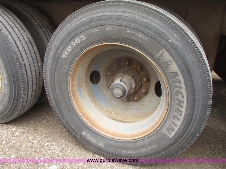 image for item H4719 1998 Ledwell bulk feed trailer