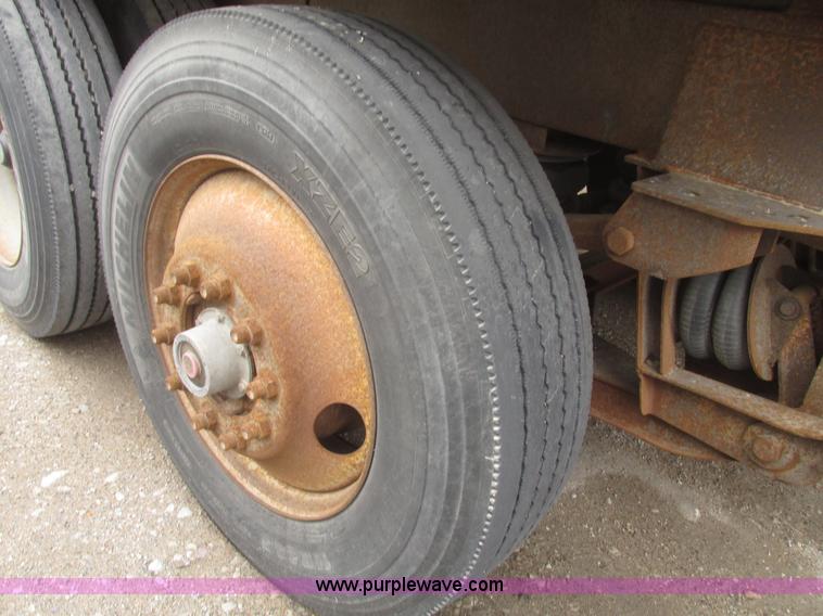 image for item H4719 1998 Ledwell bulk feed trailer