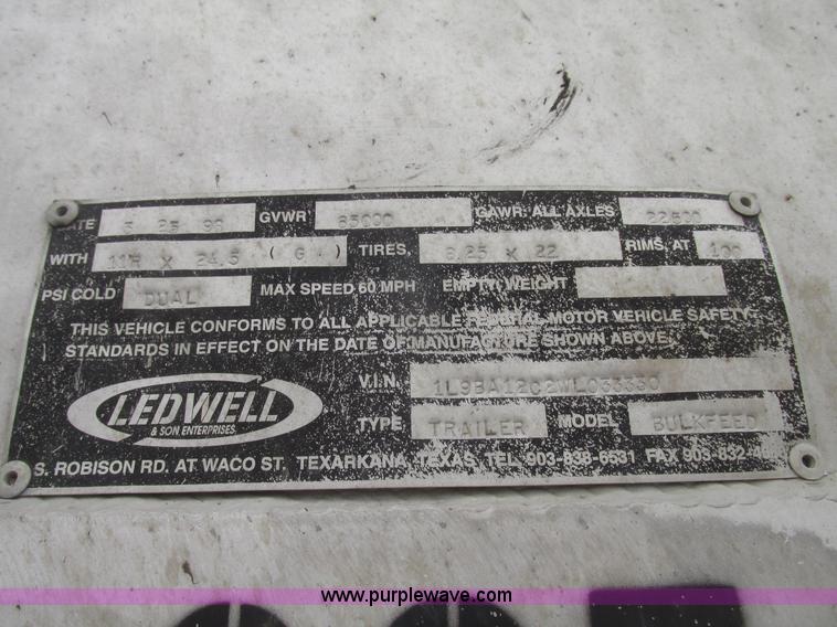 image for item H4719 1998 Ledwell bulk feed trailer