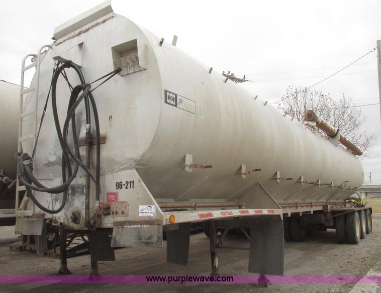 image for item H4720 1996 CEI Pacer bulk feed trailer