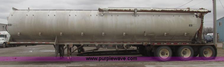 image for item H4720 1996 CEI Pacer bulk feed trailer